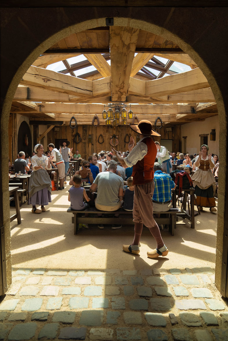 intérieur cour relais de poste