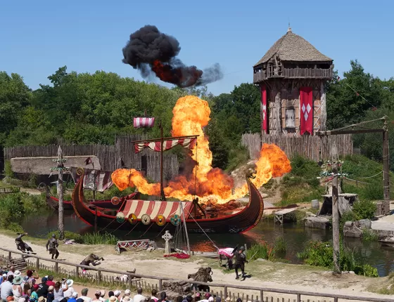 Triflamme viking dans le spectacle “Les Vikings” du Puy du Fou