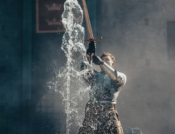 Arthur retirant Excalibur de son rocher