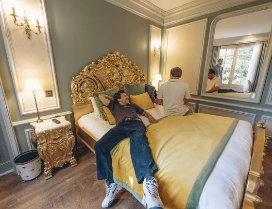 Groupe d'amis à l'hôtel Le Grand Siècle