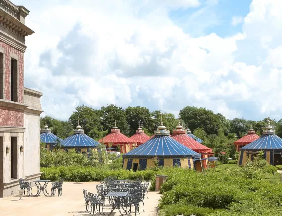 Le Camp du Drap d'Or hôtel de la Cité Nocturne autour du Puy du Fou