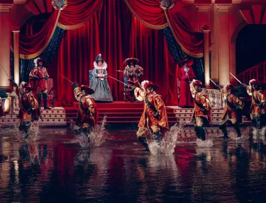 Le final du spectacle "Mousquetaire de Richelieu" avec la présence des mousquetaires sur l'eau