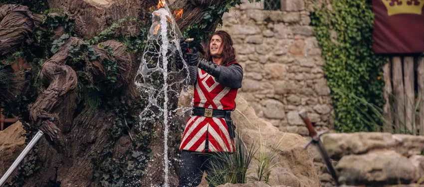 Visueel van de show L'Épee du Roi Arthur, nieuw voor 2025 in Puy du Fou