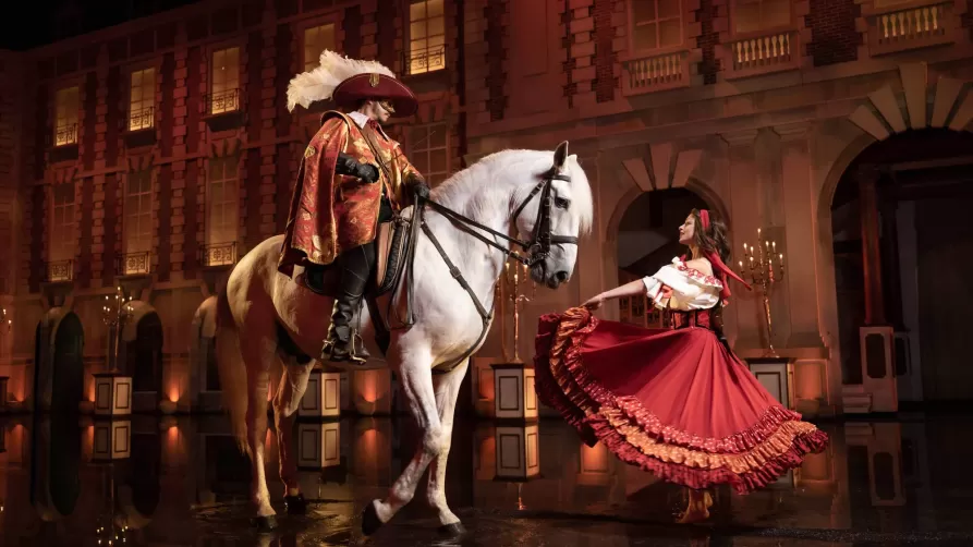 Bouton d'or et la Serafina, scène finale spectacle “Le Mousquetaire de Richelieu” au Puy du Fou.