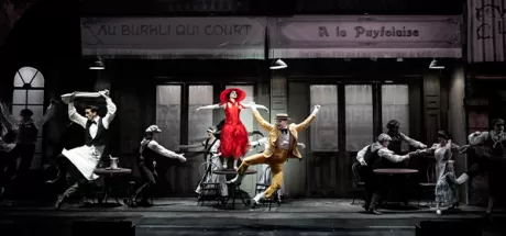 Mimoza and Garance dance together in the show ‘Le Mime et l'Etoile’.