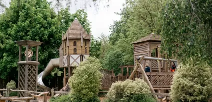 Le Repaire des Enfants au cœur de la nature du Puy du Fou.