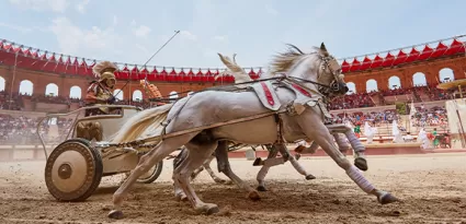 The white quadriga during the chariot race in the show ‘Le Signe du Triomphe’