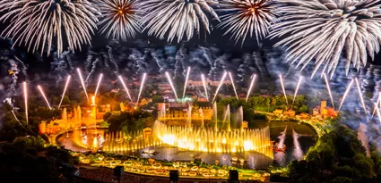 Scène finale du plus grand spectacle nocturne au monde "La Cinéscénie" 