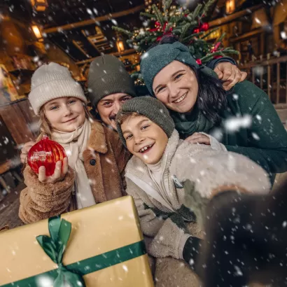 Famille à Noël au Puy du Fou