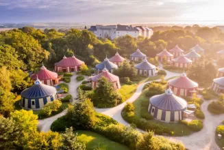 hôtel du camp du drap du Puy du Fou d'or