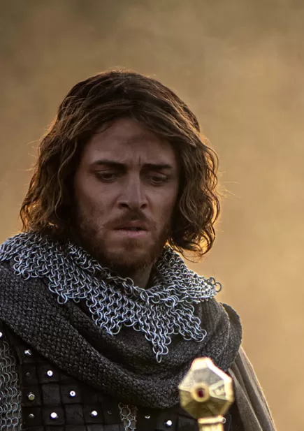 Arthur-devant-Excalibur-Puy-du-Fou-header