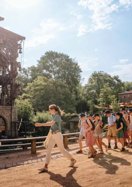 Groupe scolaire en sortie au Puy du Fou