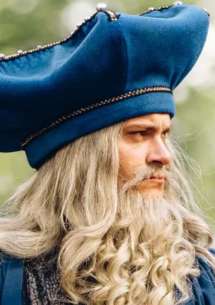 Merlin dans la nature avec sa canne