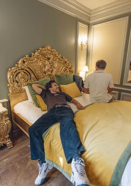 Groupe d'amis à l'hôtel Le Grand Siècle