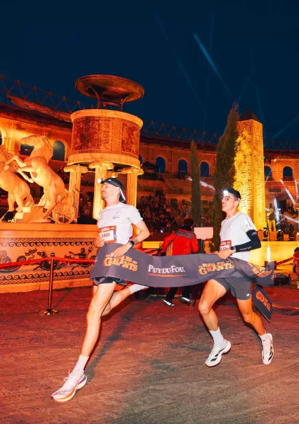 Arrivée des coureurs à la Foulée des Géants au Puy du Fou