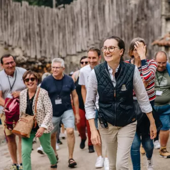 Groupe dans la cité médiévale du Puy du Fou