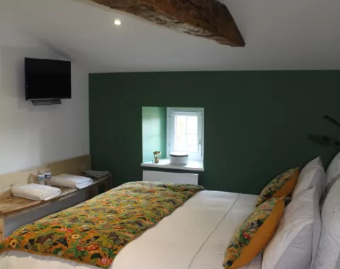 Chambre avec lit double