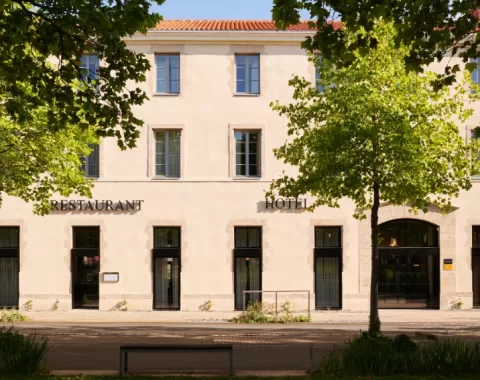 Facade Hôtel Square Lodge