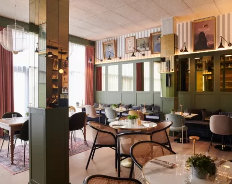 salle du petit déjeuner hôtel square lodge