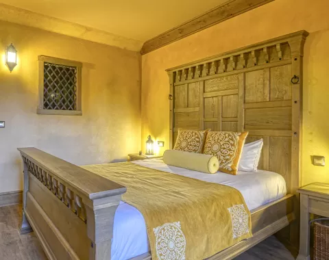 La chambre dans un décor médiéval dans l'hôtel "La Citadelle"