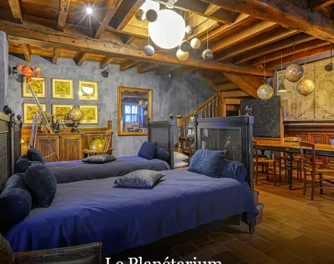 La suite "Le Planétarium" de l'hôtel "Le Logis de Lescure".