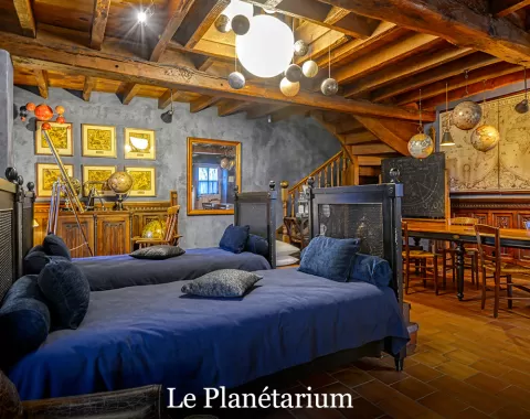 La suite "Le Planétarium" de l'hôtel "Le Logis de Lescure".