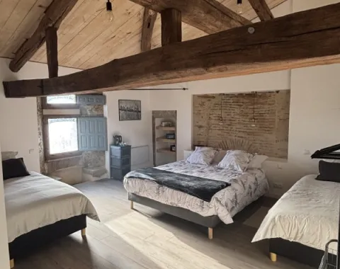 Logis du Petit Lay_Chambre l'Atelier