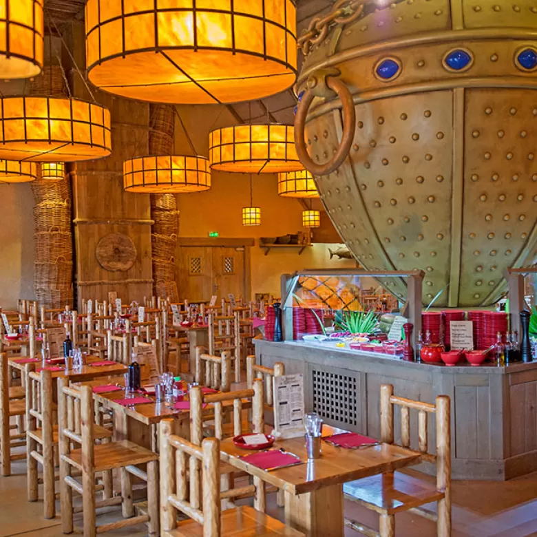 Salle du banquet de Mérovée, restaurant du Puy du Fou