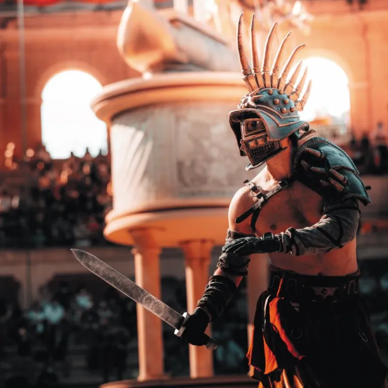 Gladiateur lors du spectacle "Signe du Triomphe" au Puy du Fou