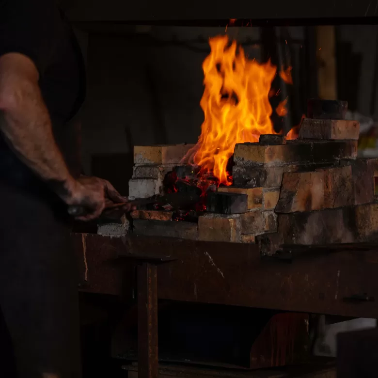 Forge-épée-Exkalibur-Puy-du-Fou