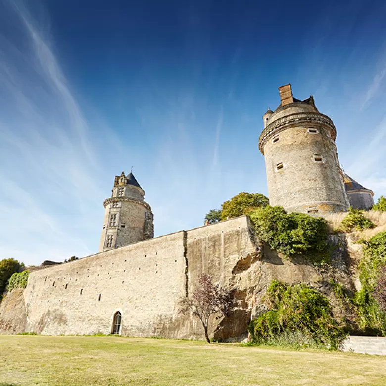 Château d'Apremont, situé sur un promontoire rocheux
