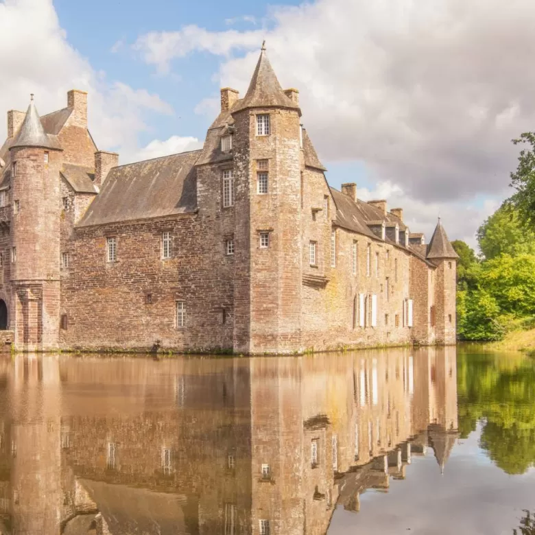 Le lac du château de Comper où réside la Dame du Lac