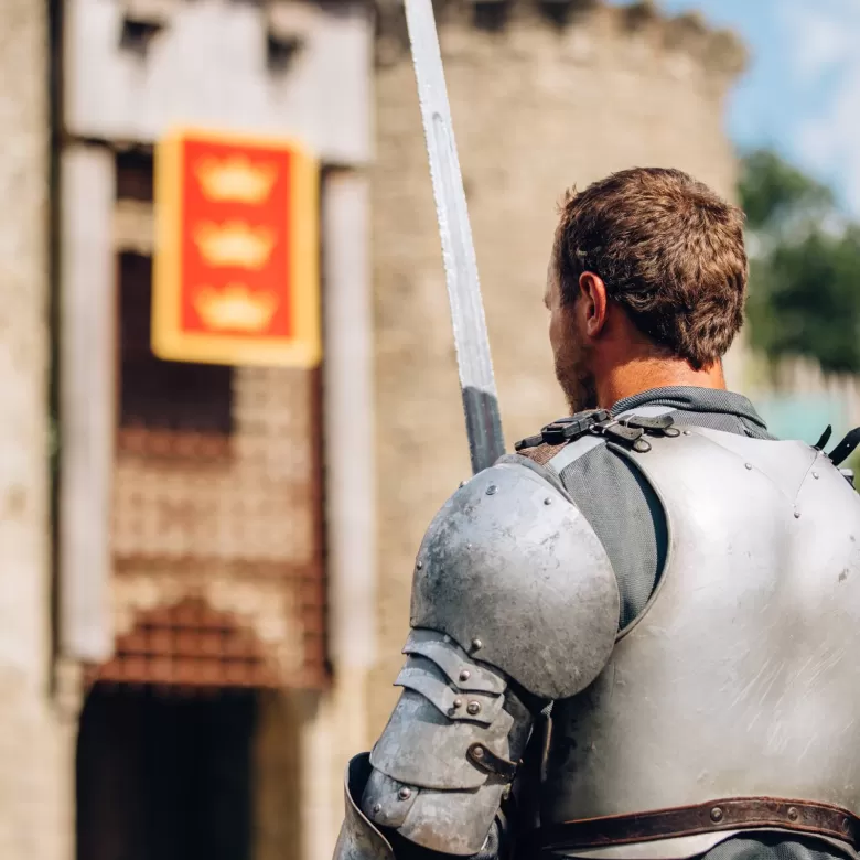 Le roi Arthur devant schâteau de Tintagel