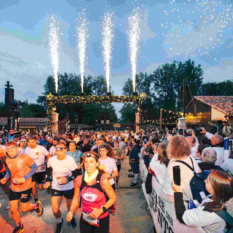 Départ coureurs Foulée des Géants au Puy du Fou