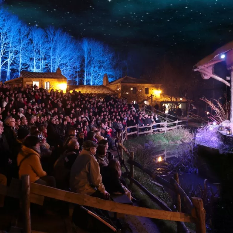 Village 19e siecle de nuit Puy du Fou Noel