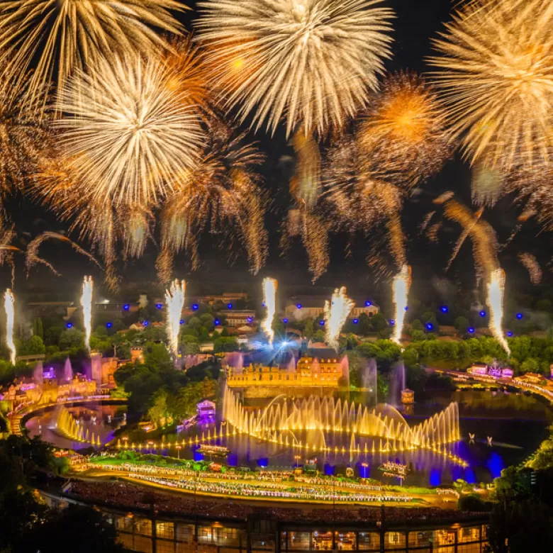 Final du spectacle nocturne "La Cinescenie"