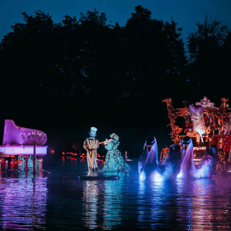 Scène du carrosse dans le spectacle "Les Noce de Feu"