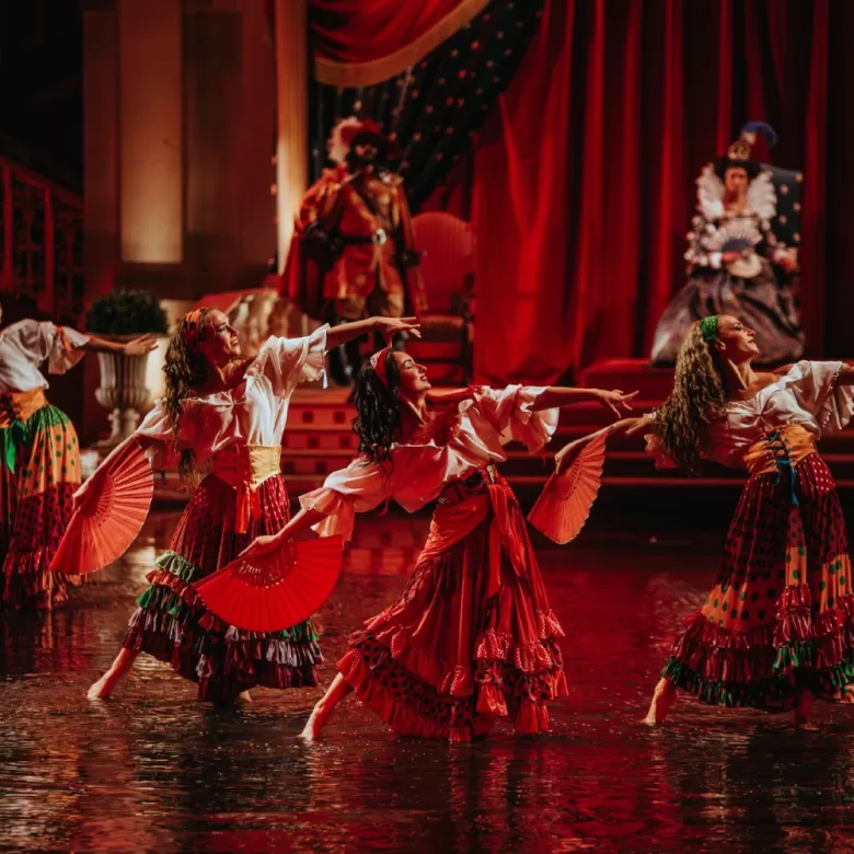 Les danseuses de flamenco dans le spectacle Mousquetaire de Richelieu