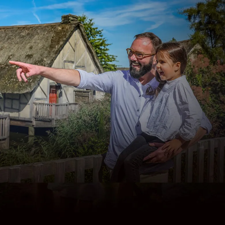Père avec sa fille sur l'île de Clovis