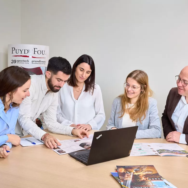 Professionnels du tourisme et équipe commerciale du Puy du Fou en rendez vous