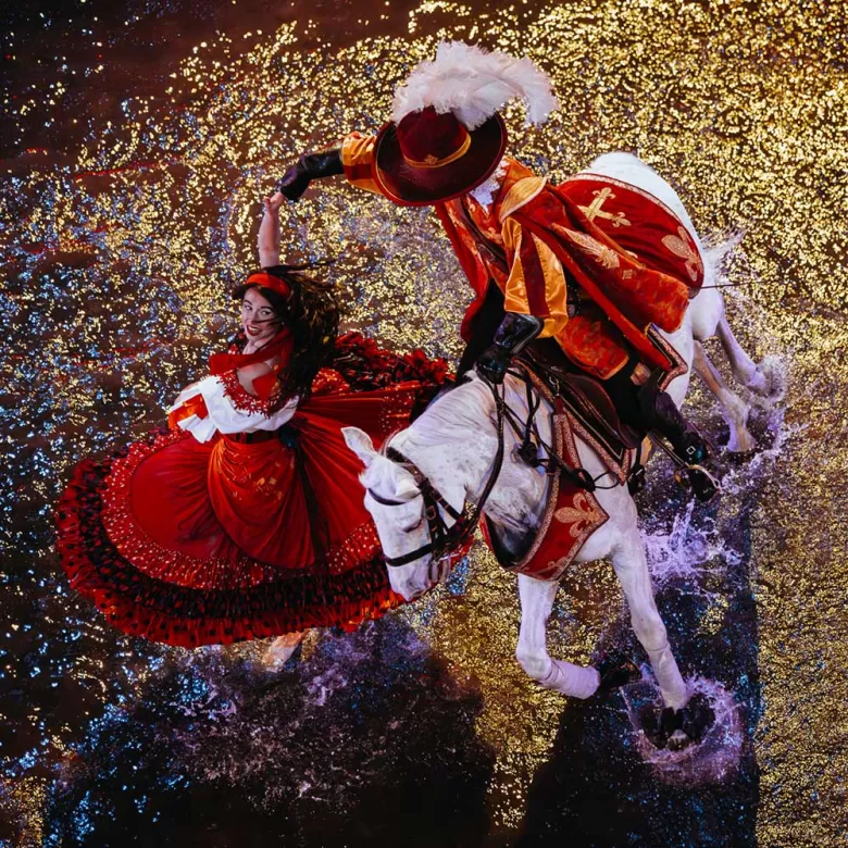 La Serafina et Bouton d'Or dans le spectacle "Mousquetaire de Richelieu" au Puy du Fou