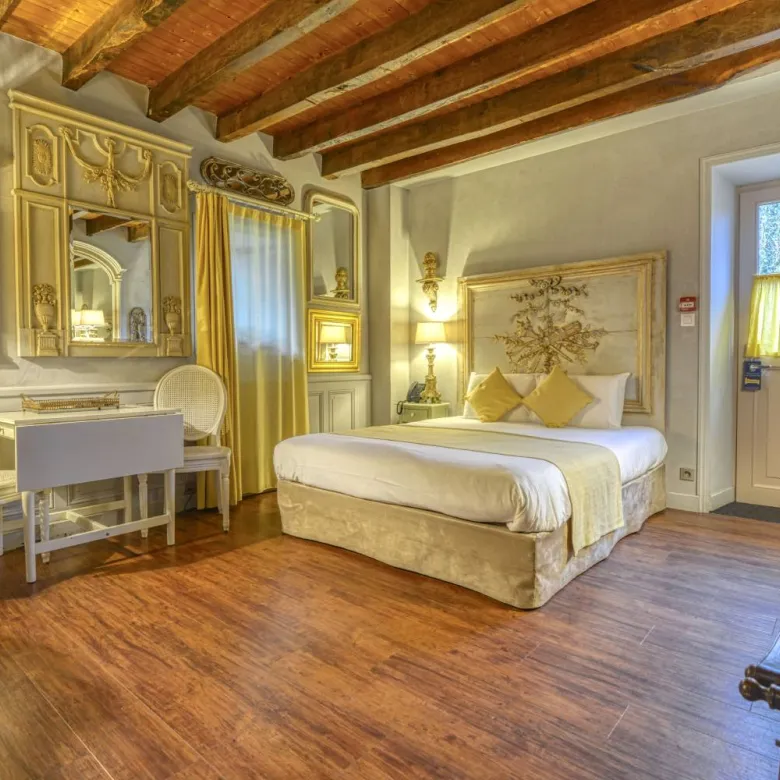 L'hôtel de la Cité Nocturne Le Logis de Lescure