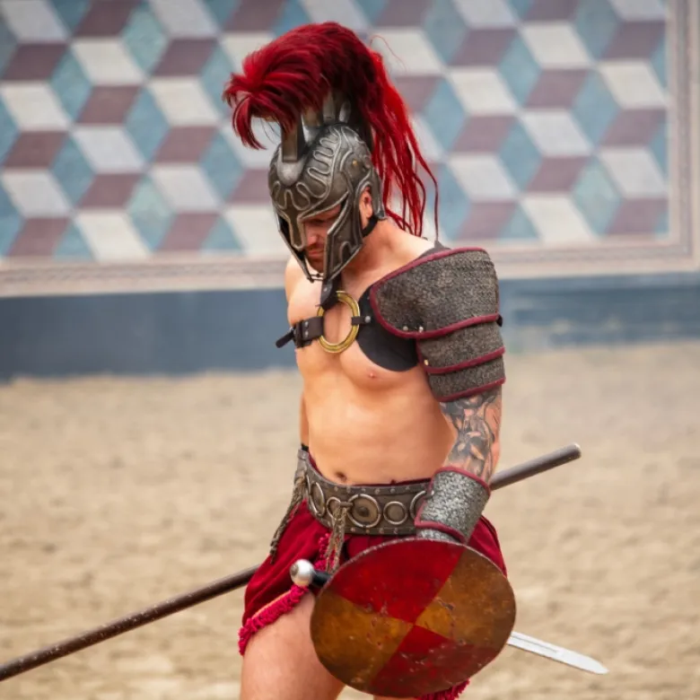 Gladiateur lors du spectacle "Signe du Triomphe" au Puy du Fou