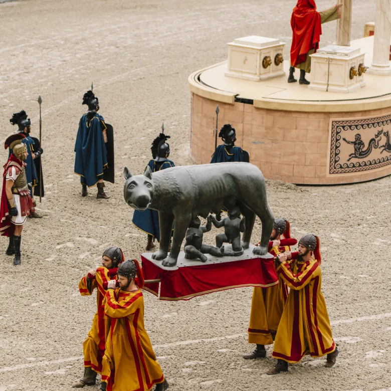 Romulus et Rémus dans l'arène du Puy du Fou