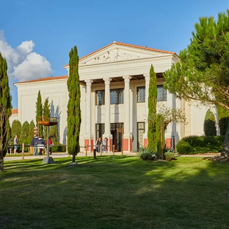 Façade de l'hôtel "Villa-Gallo-Romaine" du Puy-du-Fou