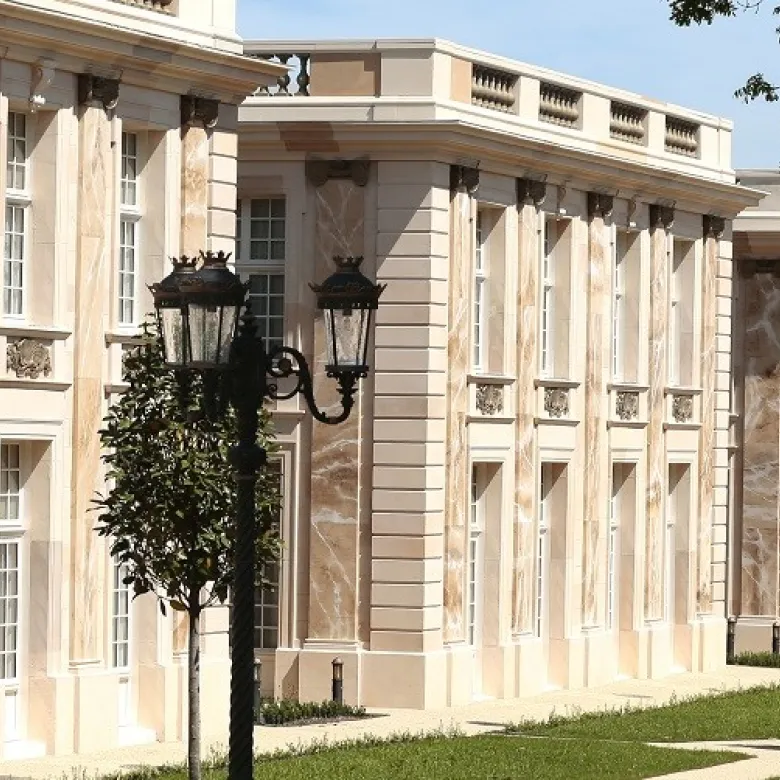 L'hôtel de la Cité Nocturne, Le Grand Siècle