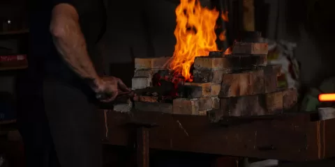 Forge-épée-Exkalibur-Puy-du-Fou
