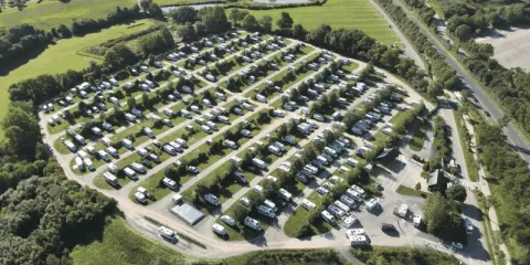 Aire de camping-car du Puy du Fou, une solution d'hébergement pas cher à proximité du parc