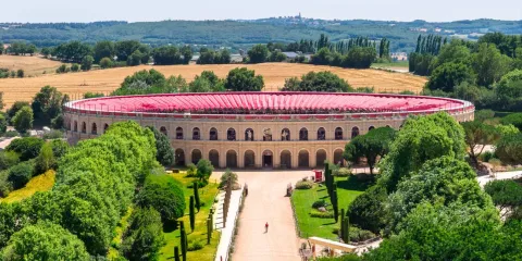 Vue de l'arène du Puy du Fou du ciel