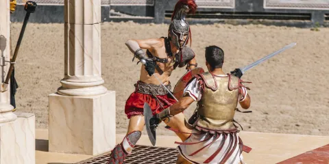 Combat pendant le spectacle "Signe du Triomphe" au Puy du Fou
